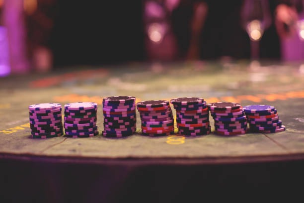 menara slot app interface showing live blackjack table and sportsbook menu